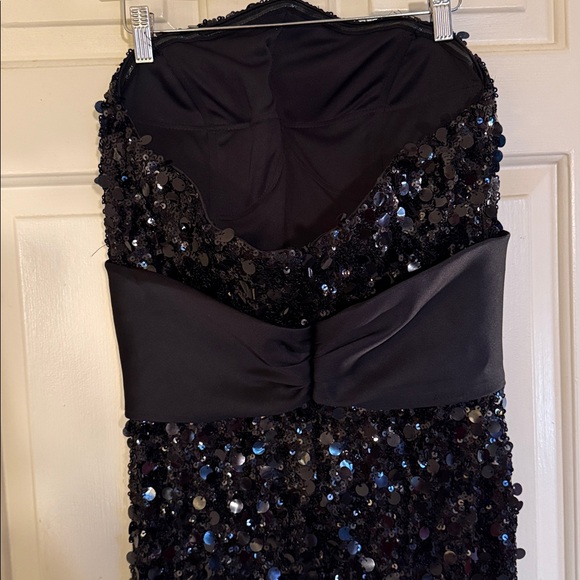 MAC DUGGAL
Black Strapless Sequin Evening Gown With Bow Anthropologie - Picture 9 of 14